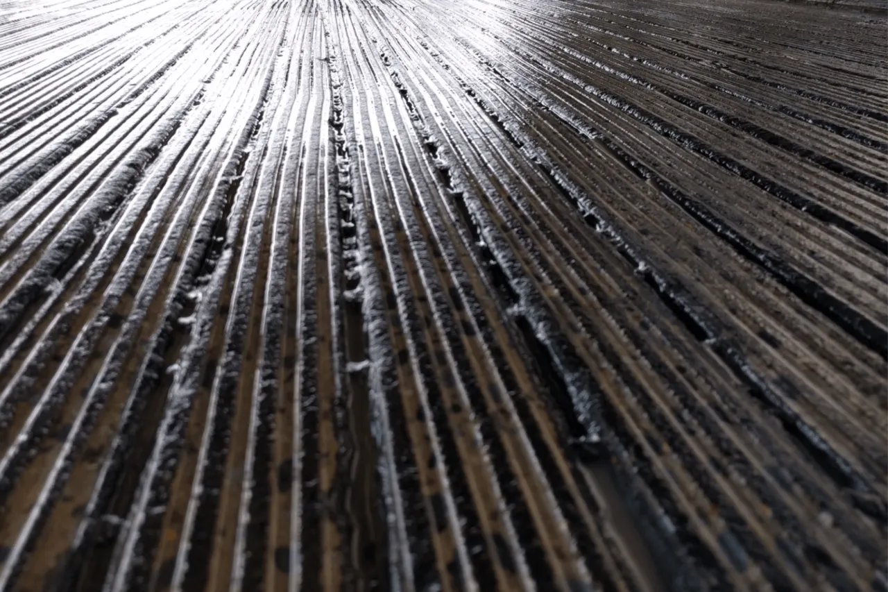 Grooved concrete floor detail
